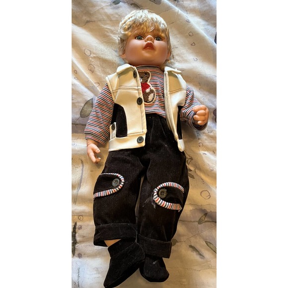 Vintage Cathay Collection Vinyl Musical Doll Limited Edition Boy. Twinkle star